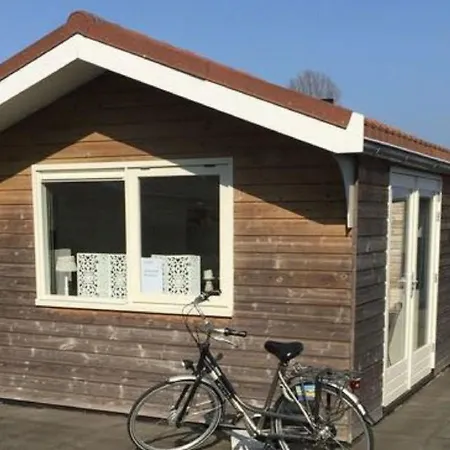 Comfortable Near The בית נופש *